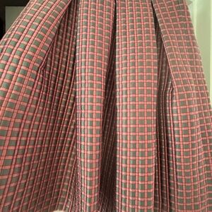 I’m selling NWT Emporio Armani skirt